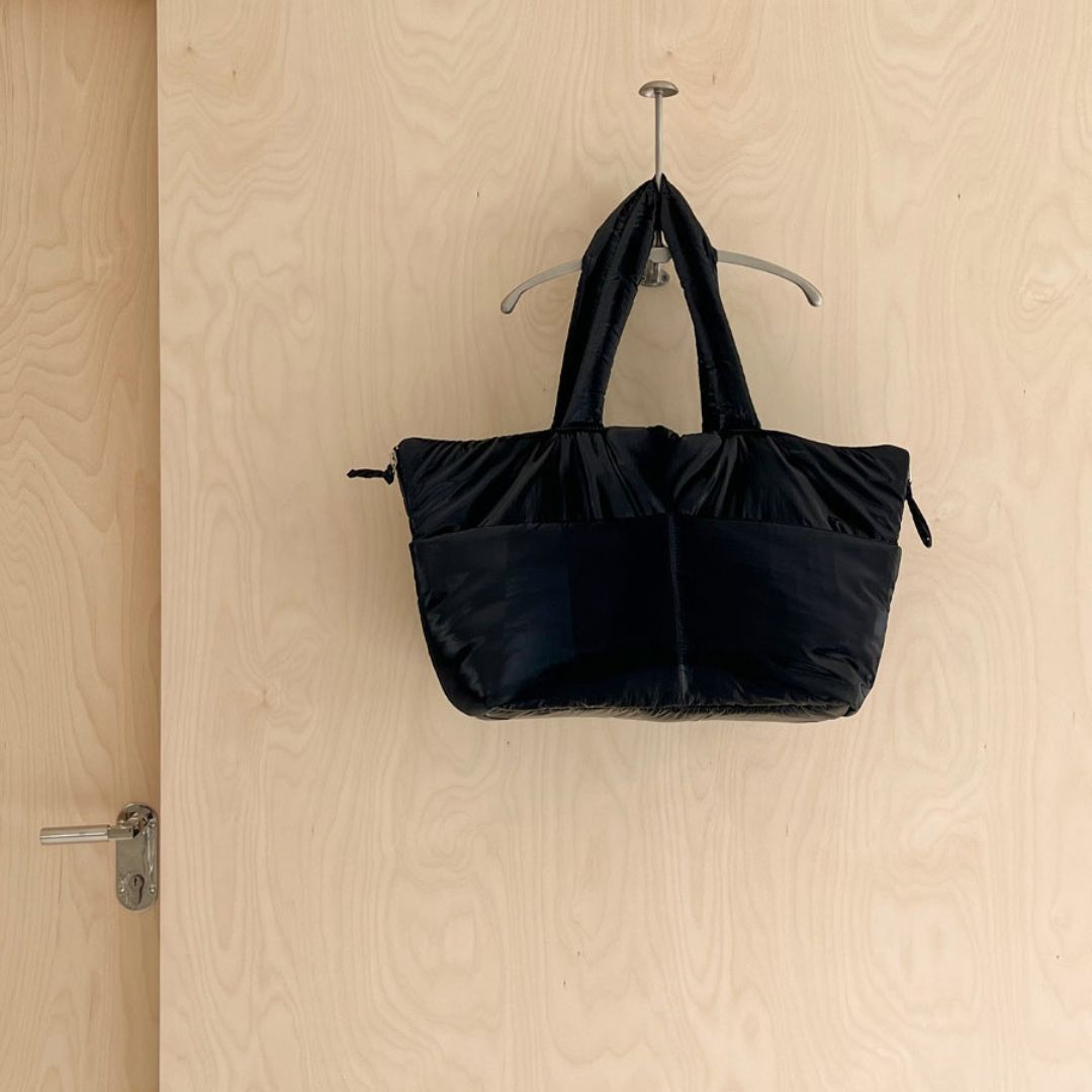 【予約】wide bag - glossy black [APERTY]